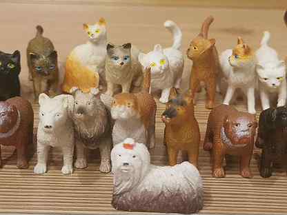 Коллекция игрушечных собак и кошек