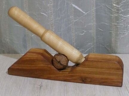 Орехокол для грецкого ореха