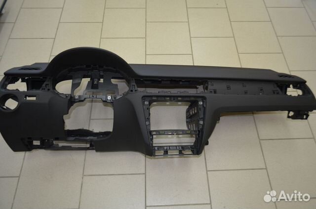 Торпедо панель приборов Шкода Рапид