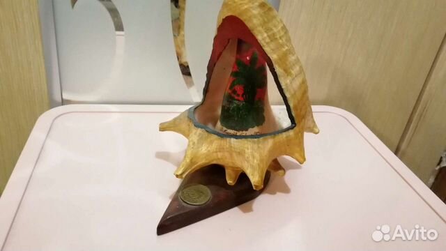 Статуэтка, шторы, тюль, прищепки