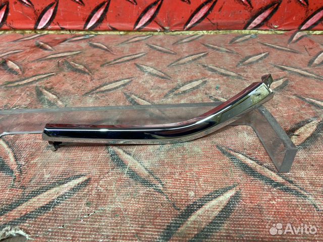 Молдинг переднего бампера правый Mitsubishi Outlan
