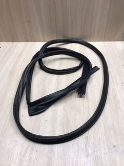 Уплотнительная резинка двери передняя правая