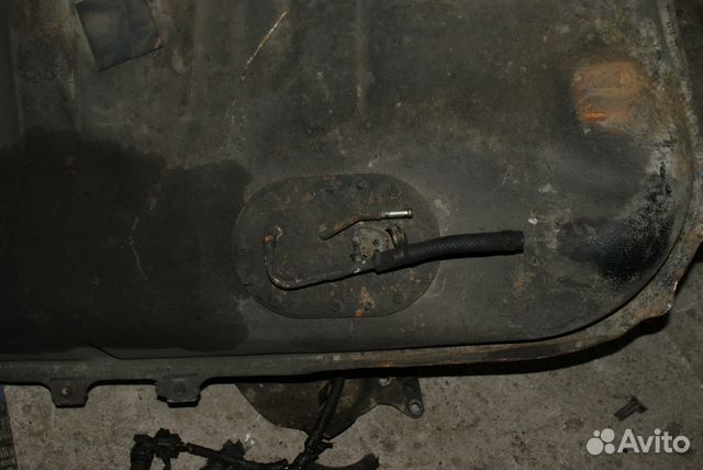 Датчик уровня топлива в баке Toyota Carina E