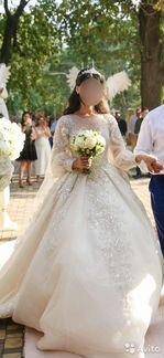 Свадебное платье со шлейфом пышное