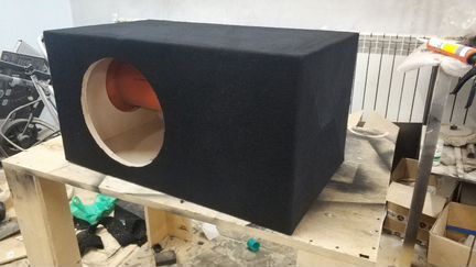 Короб для 12 сабвуфера в карпете на трубе