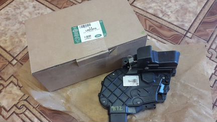 Замок двери Range Rover Sport LR072414