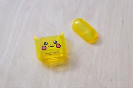 Чехол для airpods casetify Pokemon Pikachu face