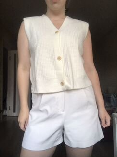 Вязанная жилетка