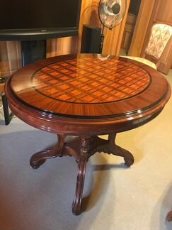 Стол обеденный