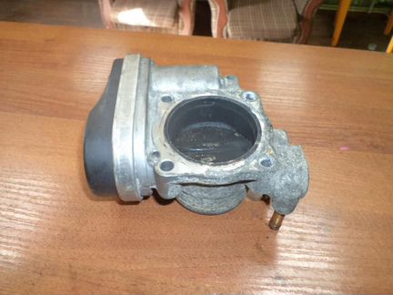 Дроссельная заслонка бензин Пассат Б6 Гольф 5 2,0