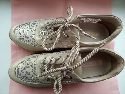 Кроссовки alpino 40р. Золотой цвет