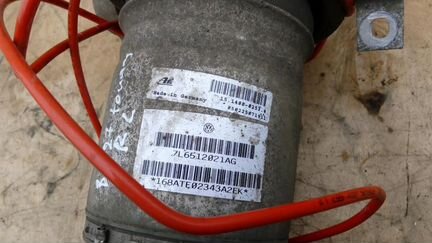 Амортизатор задний левый стойка VW Туарег