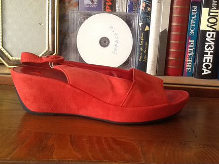 Новые босоножки 