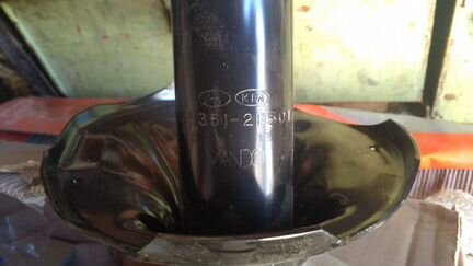 Амортизатор газовый задний левый 55351-2E501