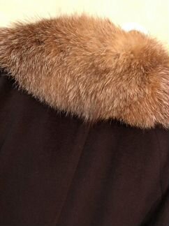 Коричневое пальто с воротником из лисы vassa&CO