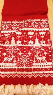 Шарфы разные и перчатки