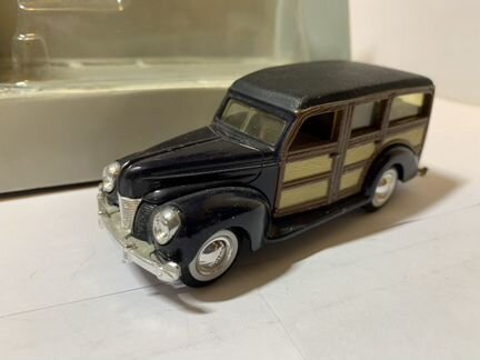 Ertl Ford Woody 1940 / Vintage Vehicles / 1:43