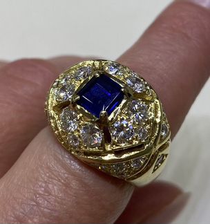 Золотое кольцо с сапфиром и бриллиантами 1,92 кт