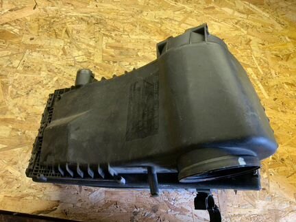 Корпус воздушного фильтра Audi Q7 4L 2008г