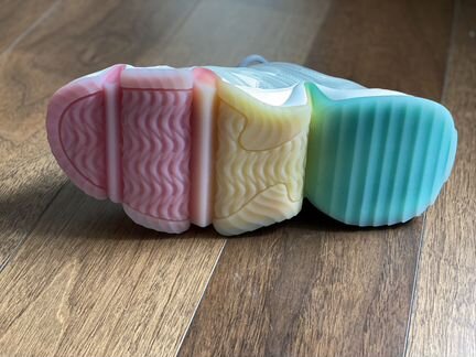 Женские кроссовки новые бомбические 36 р