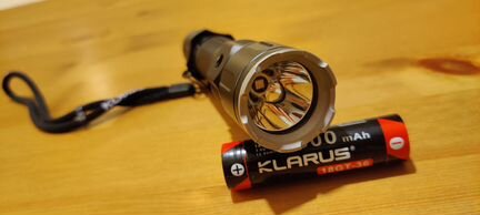 Мощный подствольный тактический фонарь Klarus XT12