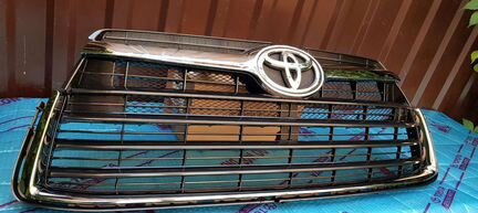 Решетка радиатора Toyota Highlander 2014-2017