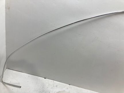 Молдинг на крышу правый Audi Q5 3.2 FSI 2010