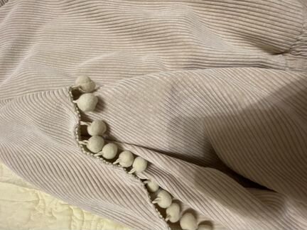 Вельветовая кофта с пумпонами