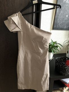 Платье на одно плечо