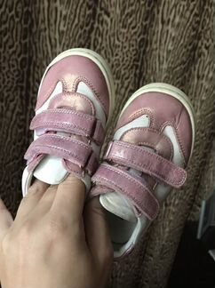 Кожаные кроссовки для девочки