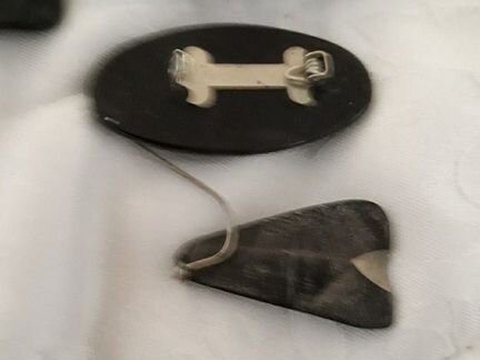 Серьги и брошь из камня