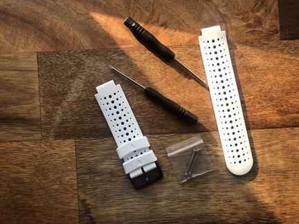 Белый ремешок для Forerunner 220/235/620/735xt