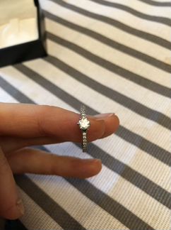 Золотое кольцо с бриллиантом H.Stern