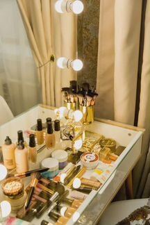 Туалетный столик и лампы