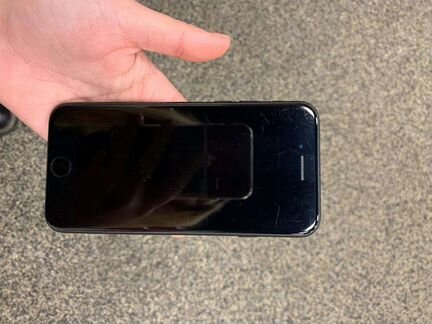 Телефон iPhone 8