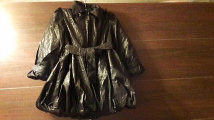 Плащ утепленный с капюшоном. Новый