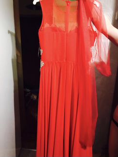 Вечернее платье с камушками