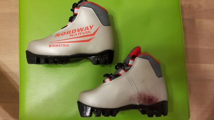 Детские лыжные ботинки