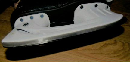 Хоккейные коньки