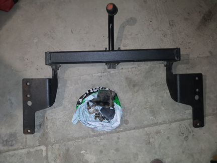 Фаркоп Тойота Авенсис 2009