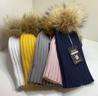 Теплая женская шапка с помпоном новая