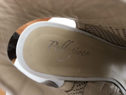 Белые сандалии на каблуке Pelligioco размер 40