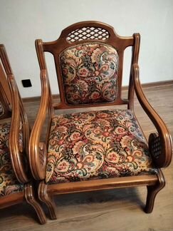 Кресло со столиком