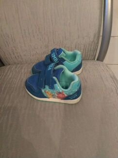 Кроссовки