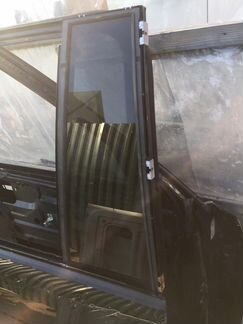 Стекло задней левой двери для Range Rover III