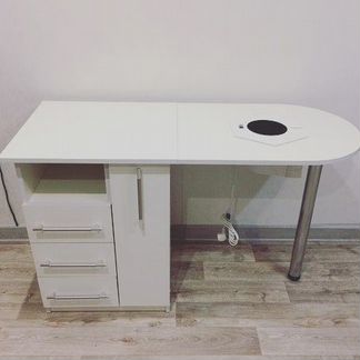 Маникюрный стол