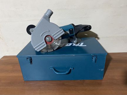 Штроборез Makita SG 180 вместе с дисками Hilti SPX