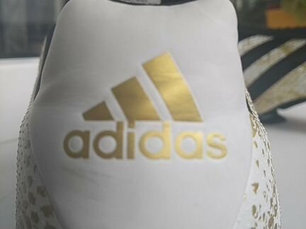 Бутсы футбольные Adidas сороконожки
