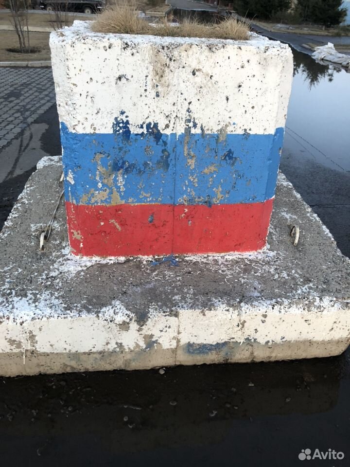 Бетонная тумба