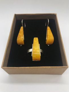 Комплект из янтаря в серебре